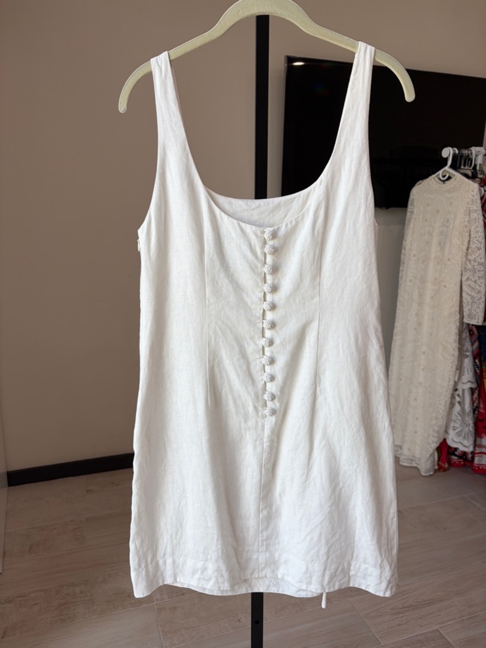 Farm Rio: Off-White Sleeveless Euroflax™ Premium Linen Mini Dress - Picture 9 of 15